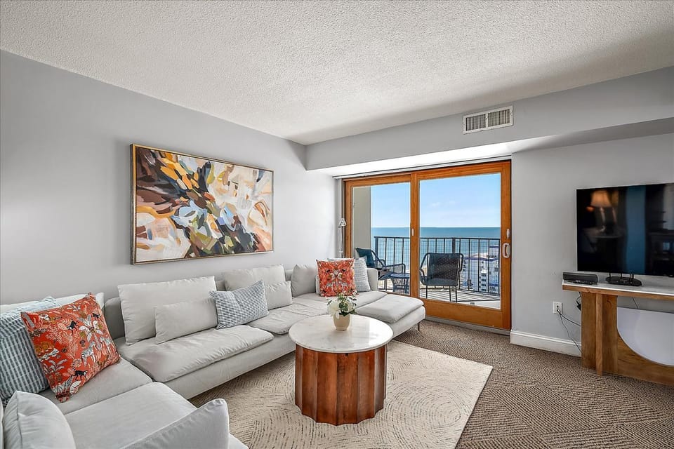 Updated 2 Bedroom Condo at the 9400 Building with Ocean Views! House in Ocean City