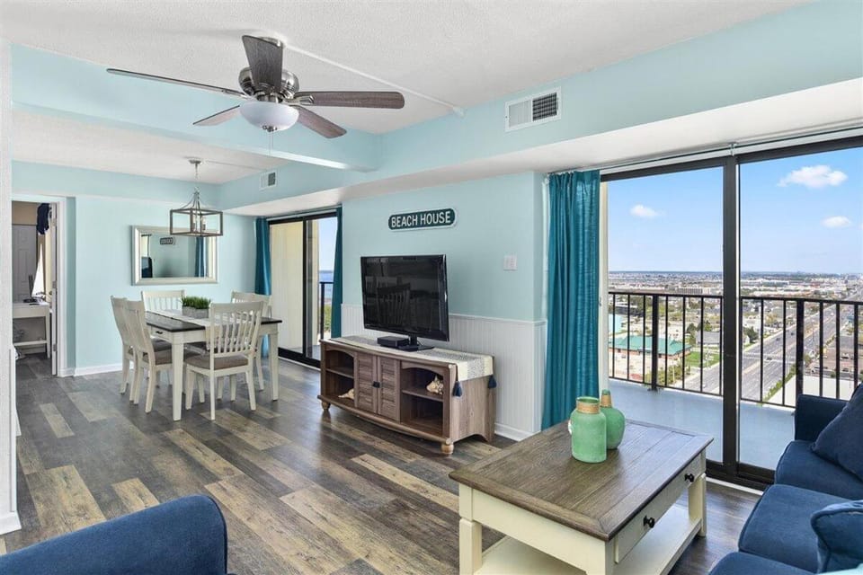 Newly Renovated 2 Bedroom Ocean Front Condo with Outdoor Pool! House in Ocean City