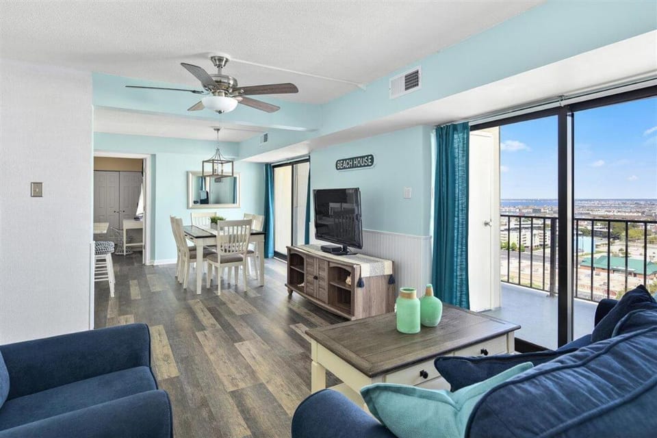Newly Renovated 2 Bedroom Ocean Front Condo with Outdoor Pool! House in Ocean City
