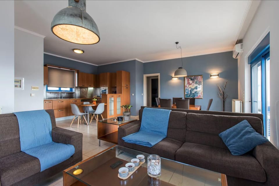 Living room, Seating area, Dining area, kitchen