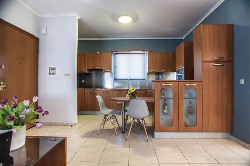 Facade/entrance, Kitchen or kitchenette, Dining area