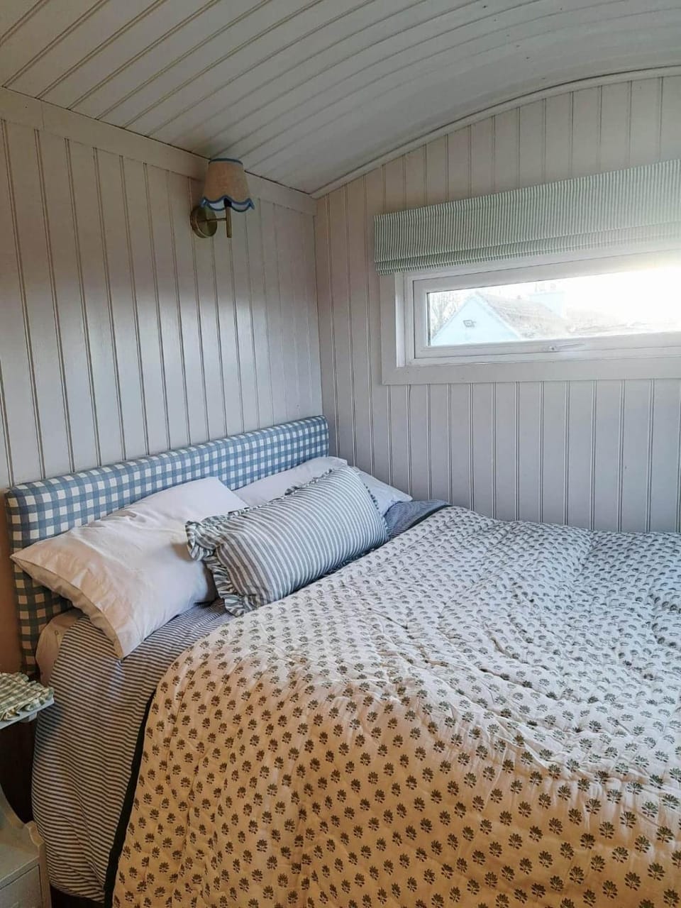 Shepherds Hut Galway Country House in Galway