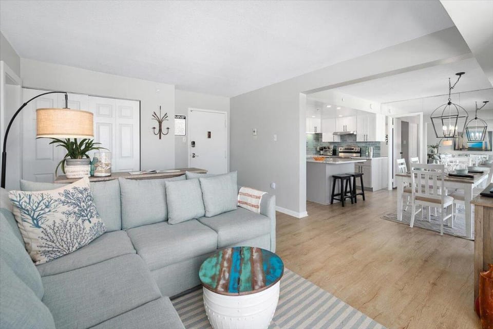 Stunning 2 Bedroom Side Ocean Front Condo in 9400 House in Ocean City