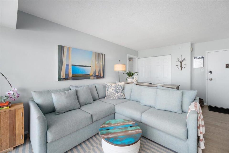 Stunning 2 Bedroom Side Ocean Front Condo in 9400 House in Ocean City