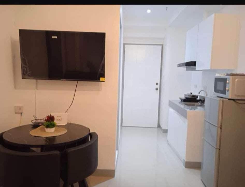 Victoria Sports Tower a1 LOFT Freepool Gym walk MRT GMA Apartment in Quezon City