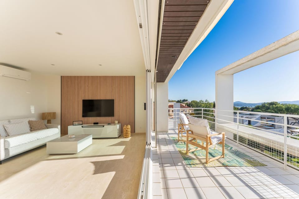 Patio, Living room