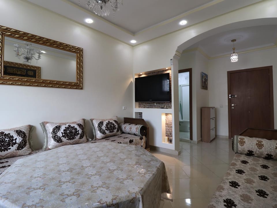 Communal lounge/ TV room, TV and multimedia, Living room, Seating area, Evening entertainment