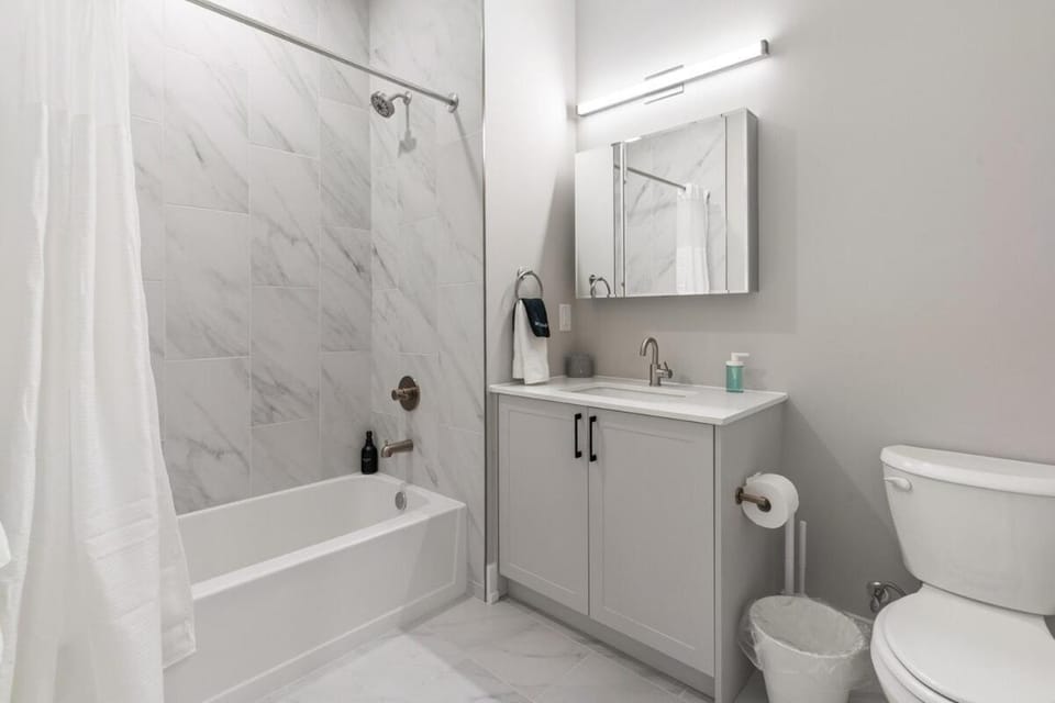 1 bed APT - located next to center city Apartment in Philadelphia