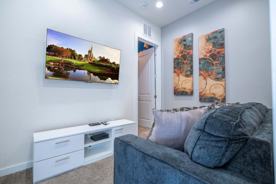 Communal lounge/ TV room
