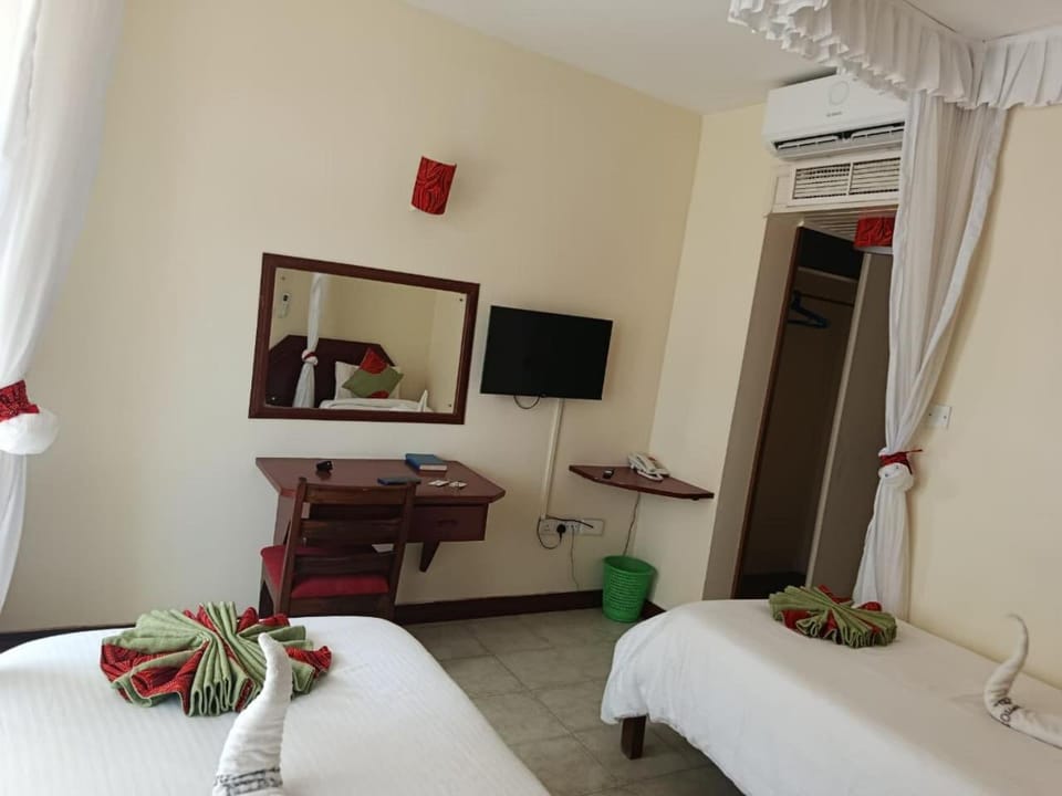 Bed, TV and multimedia, air conditioner