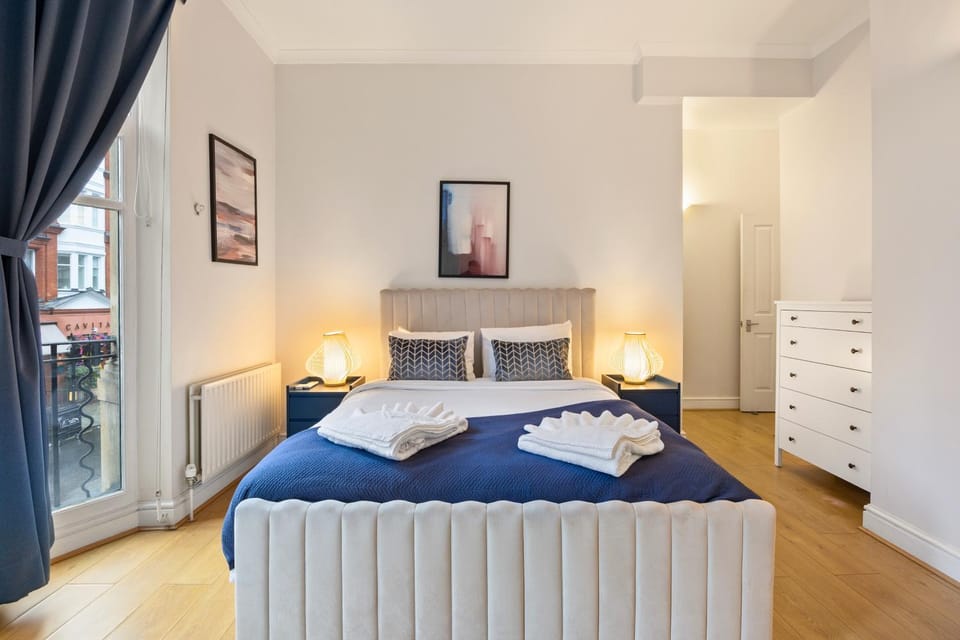 Bed, View (from property/room), View (from property/room), Bedroom, towels