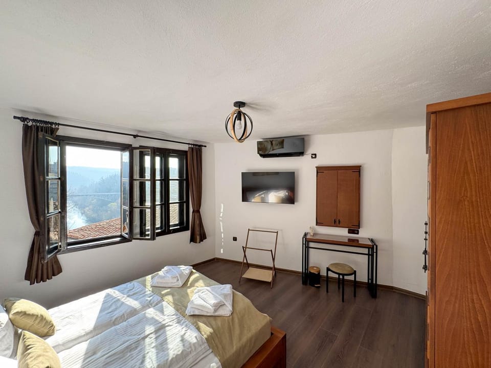 Bedroom, wardrobe