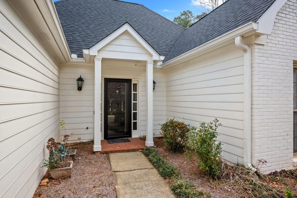 Near Marietta Sq • Grill • Patio • Workspace House in Marietta