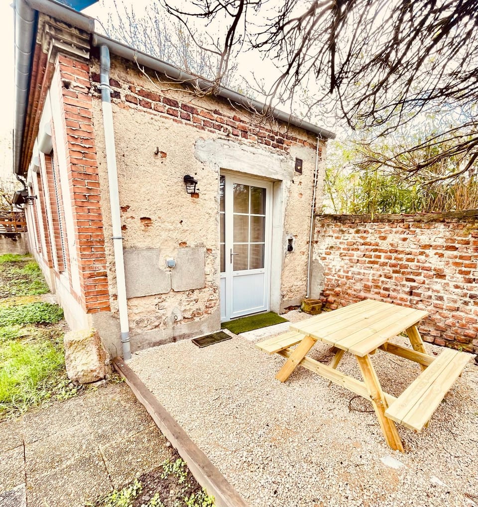 Les Jardins Bas Apartment in Moulins