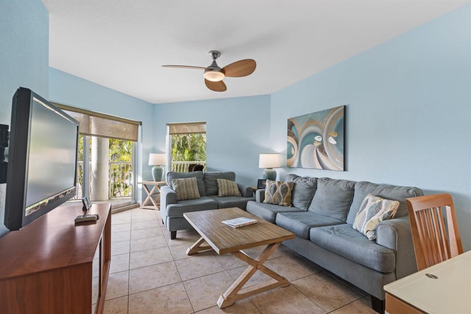 Late Summer Special - stay 4 nights pay for 3! Apartment hotel in Treasure Island