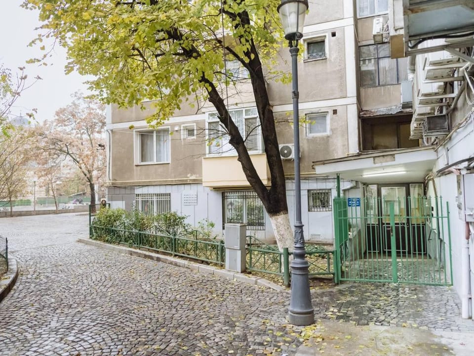 Wonder - Old Town Centre I Cheap carpark nearby I Balcony Apartment in Bucharest
