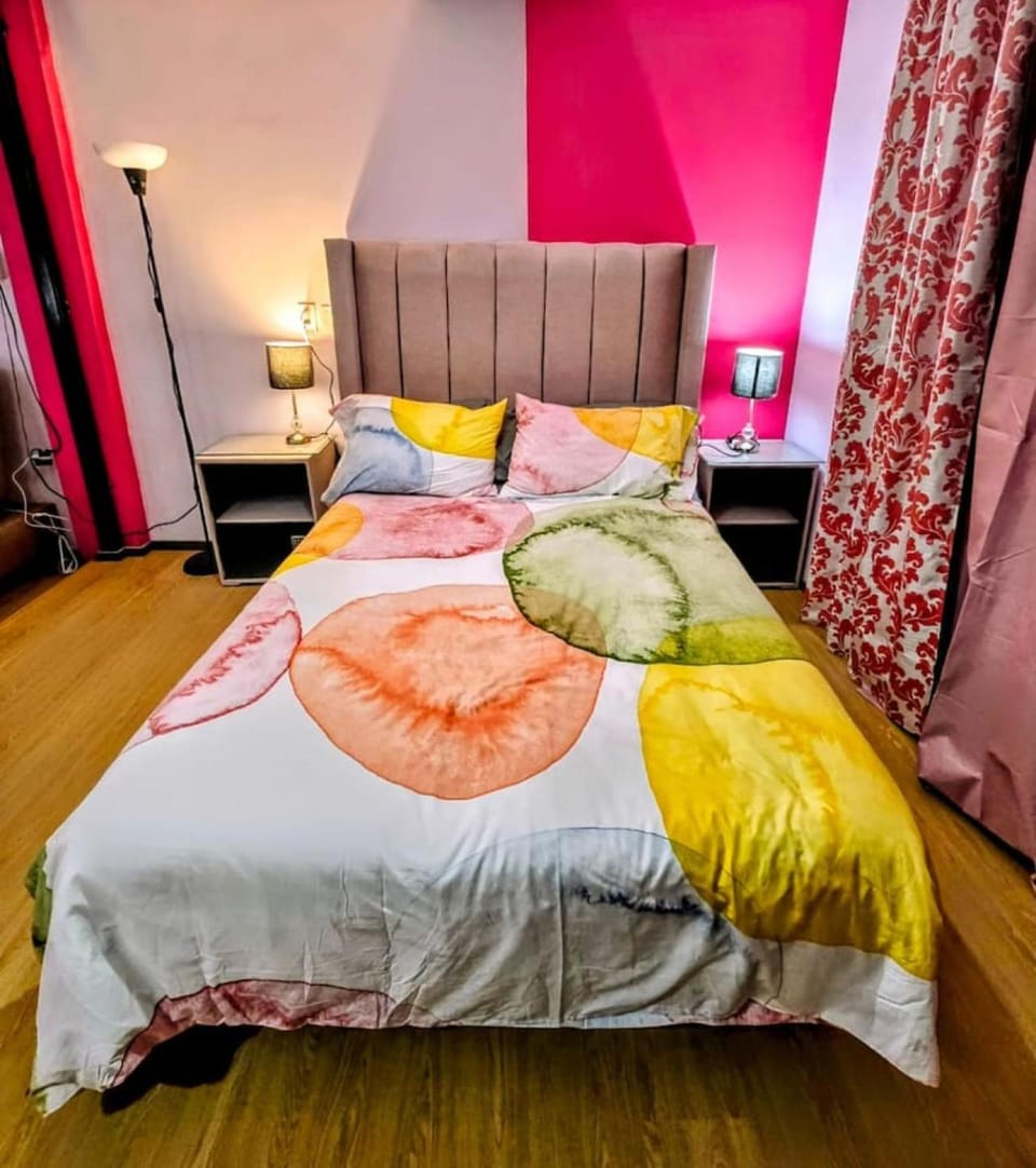 Suite Rosa familiar para hasta 6 huéspedes Amplia, céntrica, con cocineta y baño privado House in Mexico City