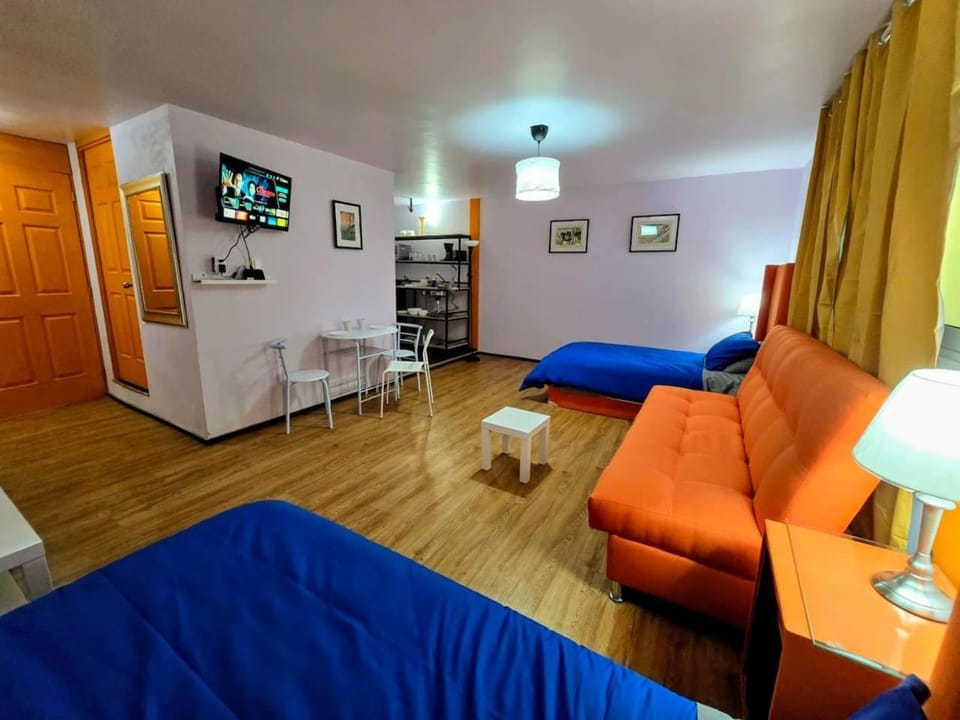 Suite Naranja moderna para 3 huéspedes Cocina equipada, Wi-Fi rápido y excelente ubicación céntrica House in Mexico City