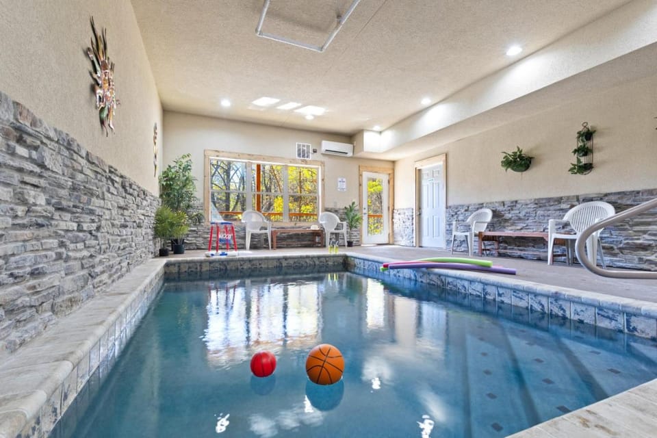 Pool view, Swimming pool, sunbed