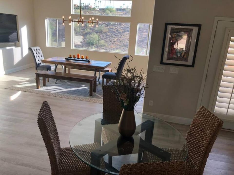 Luxury 5 Bedroom Desert Retreat Sleeps 12 Hot Tub House in Fountain Hills