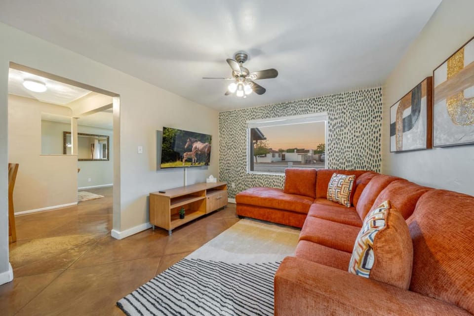 Central, 4 BR 2 BA, Fire Pit, Fenced Backyard House in Catalina Foothills