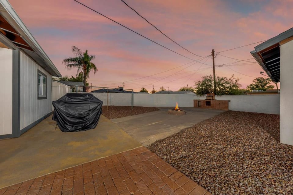 Central, 4 BR 2 BA, Fire Pit, Fenced Backyard House in Catalina Foothills