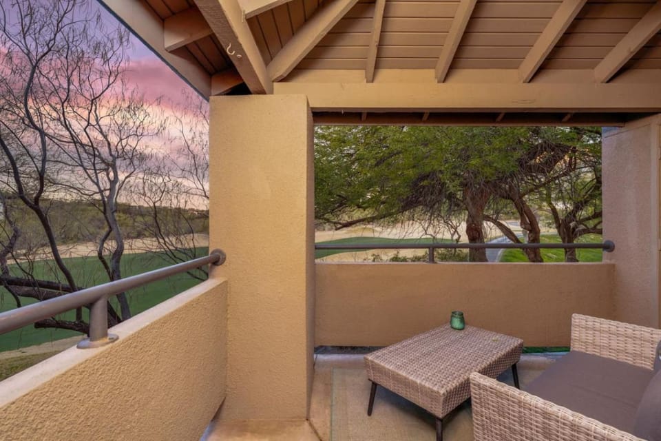 East, Golf View, 2 BR 2BA, Htd Pools, Sabino Apartment in Catalina Foothills