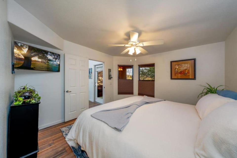 East, Golf View, 2 BR 2BA, Htd Pools, Sabino Apartment in Catalina Foothills
