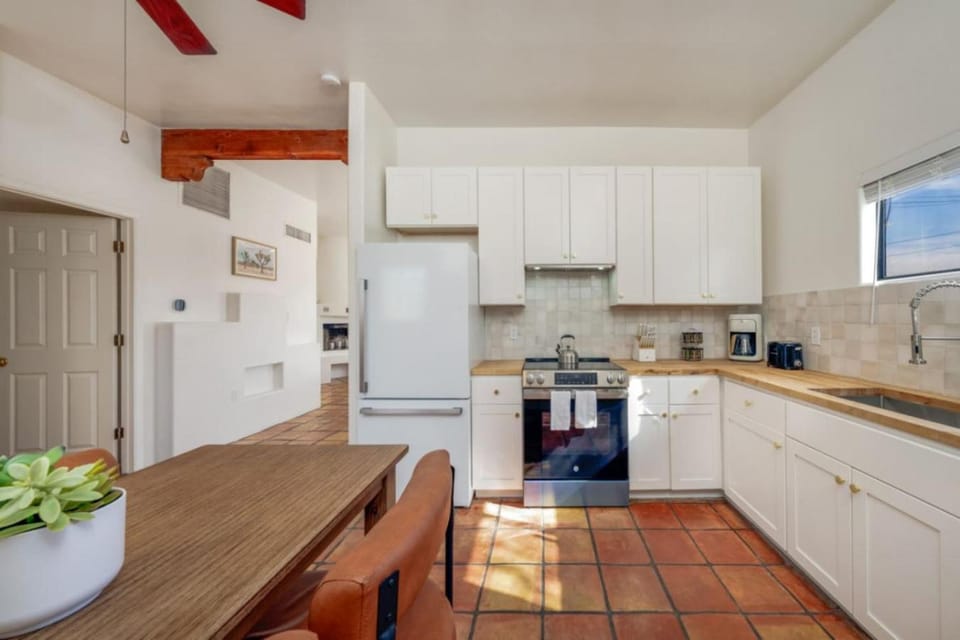 House & Casita, Large Group or Family, Sleeps 6+ House in Tucson