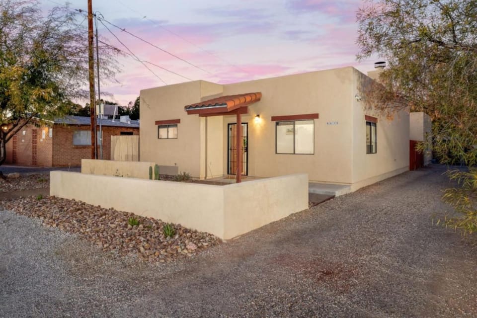 House & Casita, Large Group or Family, Sleeps 6+ House in Tucson