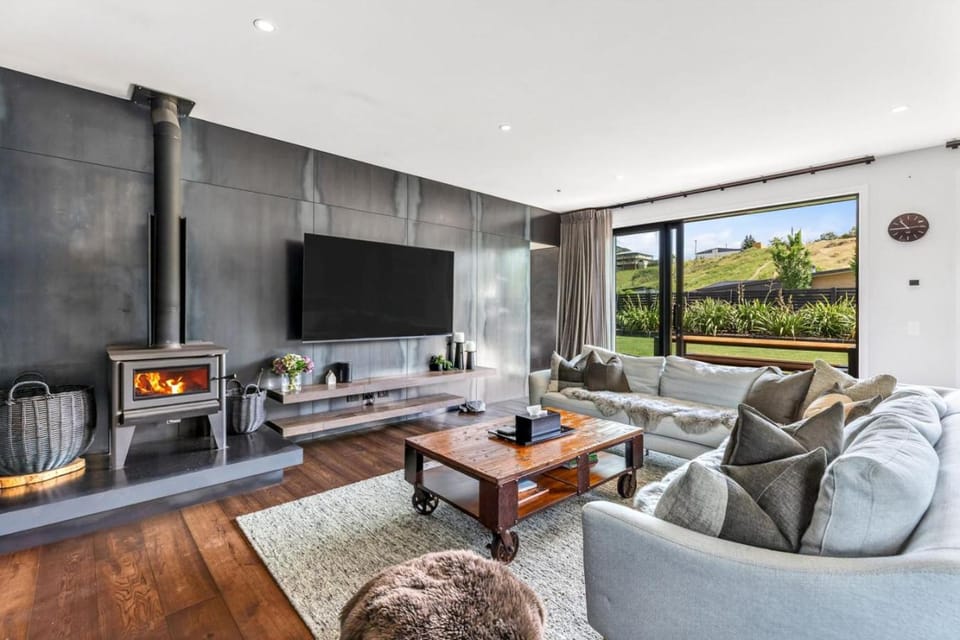 TV and multimedia, Lounge or bar, Seating area