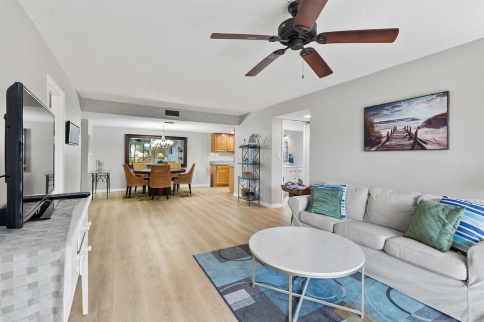 IMG Condo Near Golf Course House in Longboat Key