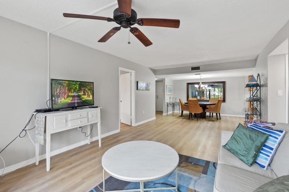 IMG Condo Near Golf Course House in Longboat Key