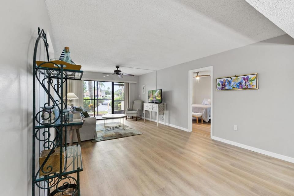 IMG Condo Near Golf Course House in Longboat Key