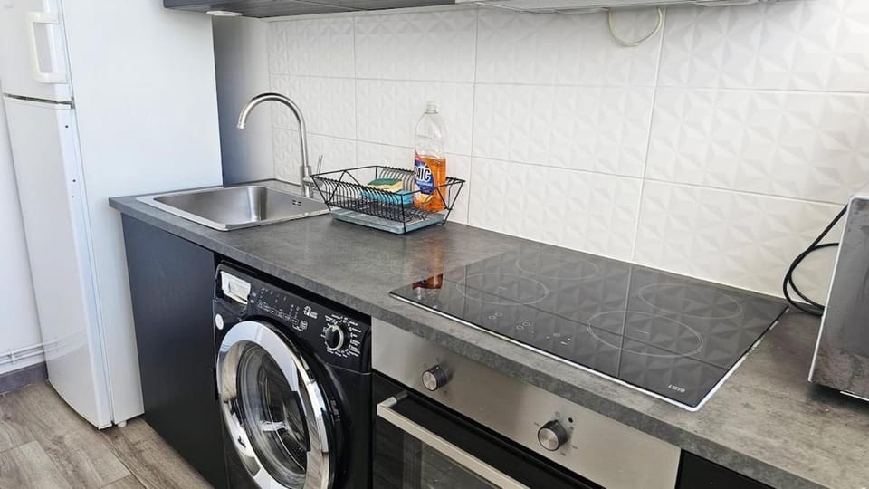 Big apt for 10p parking free close station metro Apartment in Paris