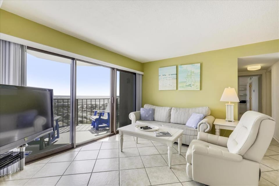 Ocean Front 2 Bedroom with outdoor pool! House in Ocean City