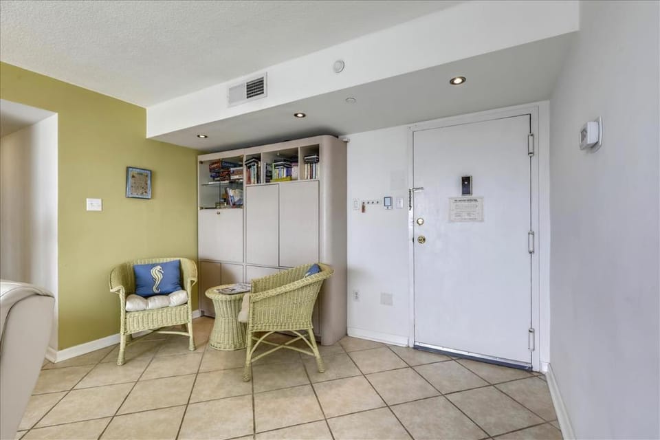 Ocean Front 2 Bedroom with outdoor pool! House in Ocean City