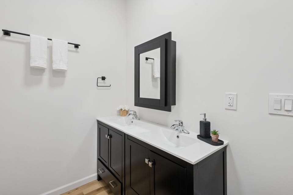 Birmingham Place I Villa in Lansing