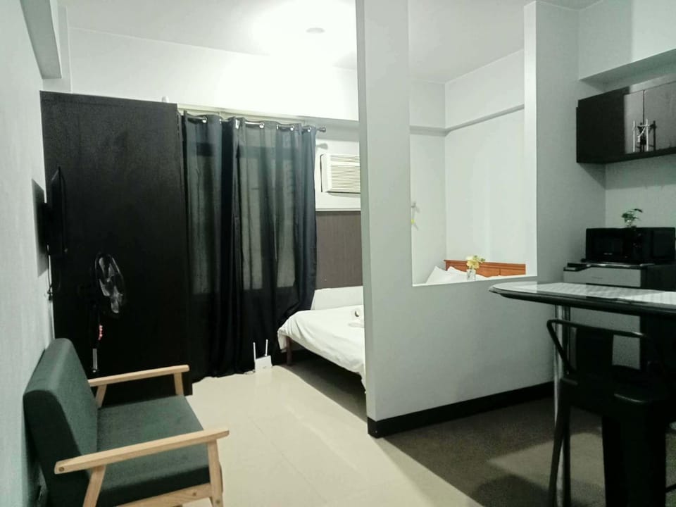 Stamford Executive Residence a2 shortwalk Venice Canal mall Apartment in Makati