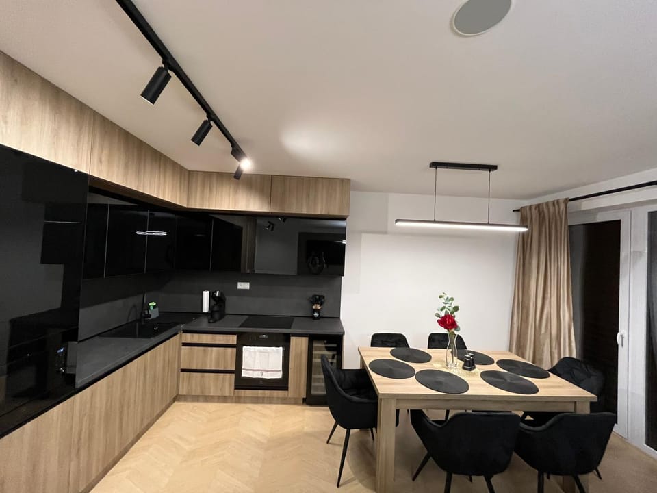 Dining area, kitchen