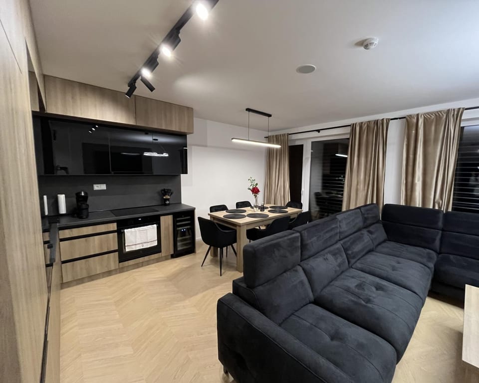 Dining area, kitchen