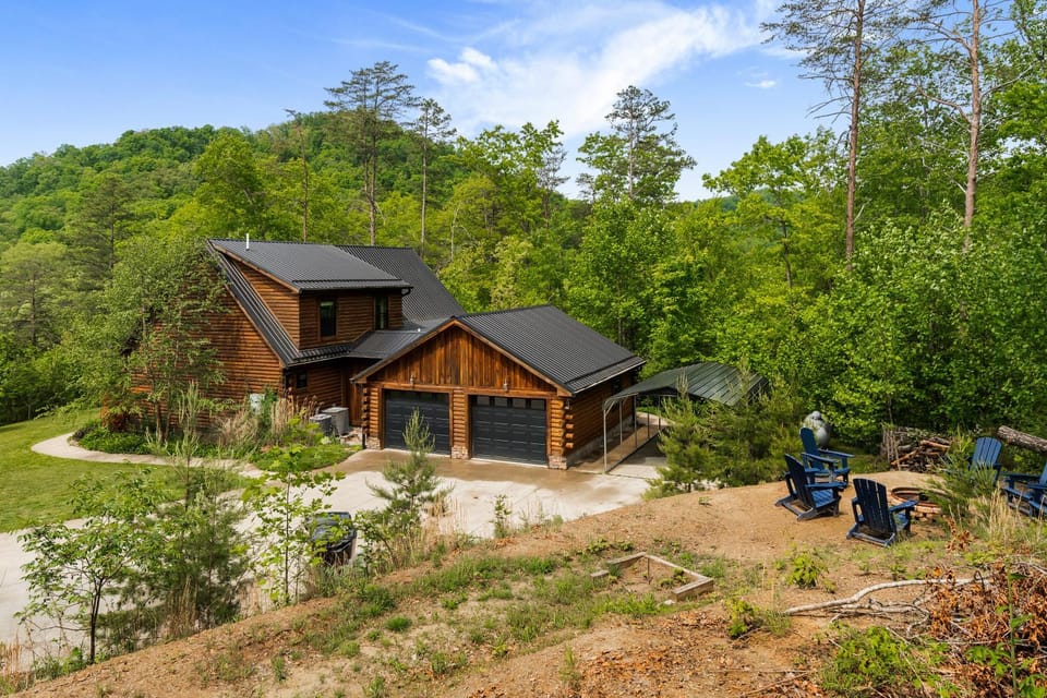 Arch Fun Cabin - Modern Cabin with Hot Tub, Games & Views Cabin in Kentucky