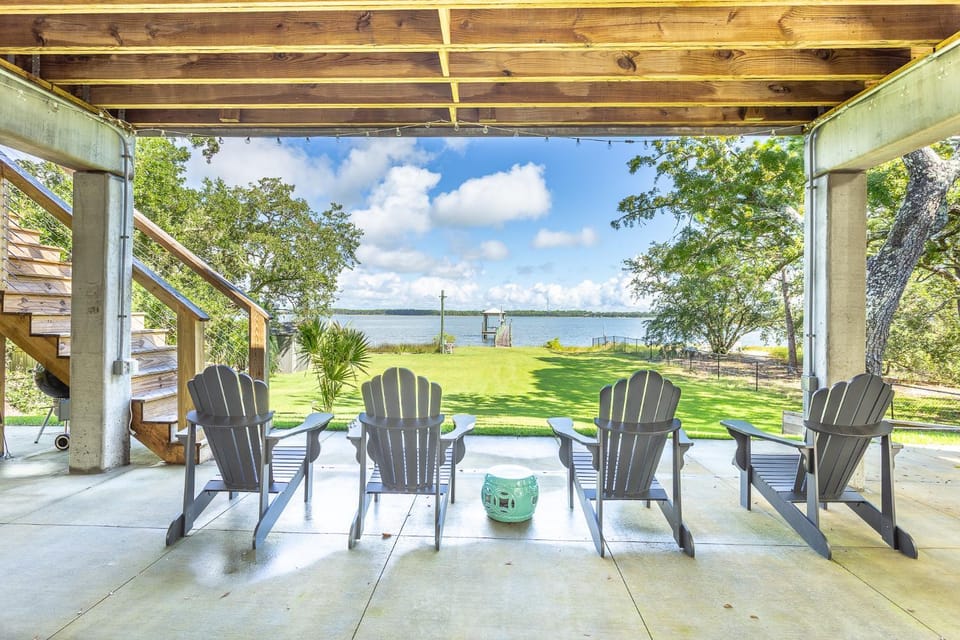 Sea La Vie-Brand New Dock Home on the Bay House in Florida