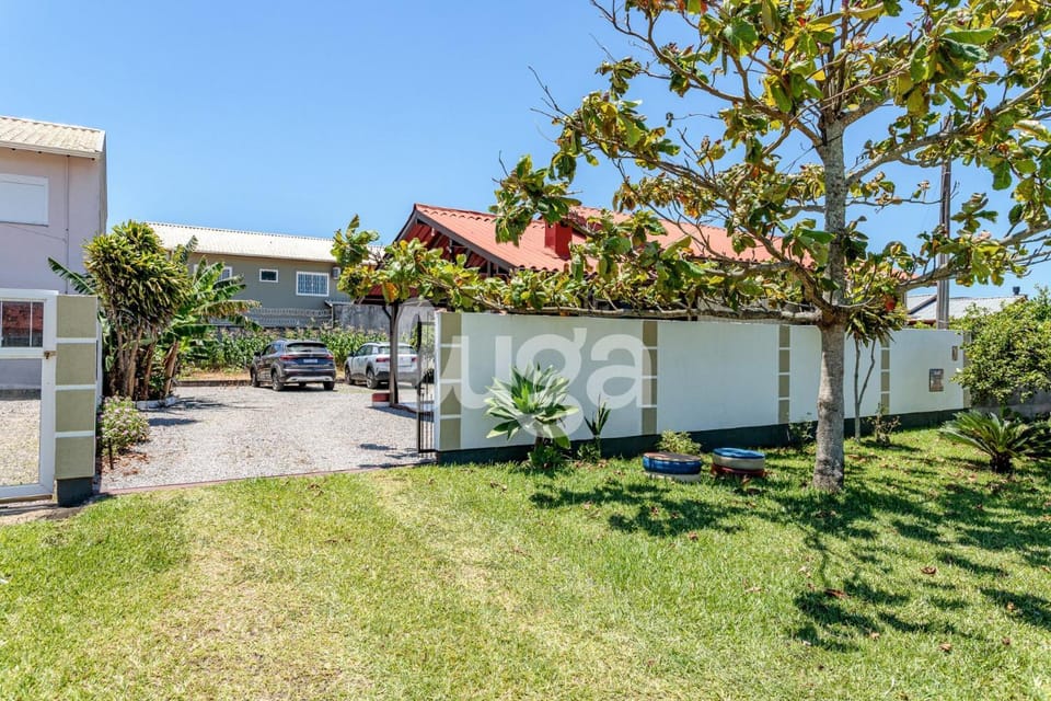 Casa Pinheira | Comfort and Beach 3 Minutes Away House in Florianopolis