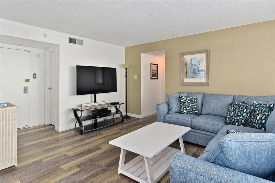 Huge ocean front balcony from this 2 Bedroom! House in Ocean City