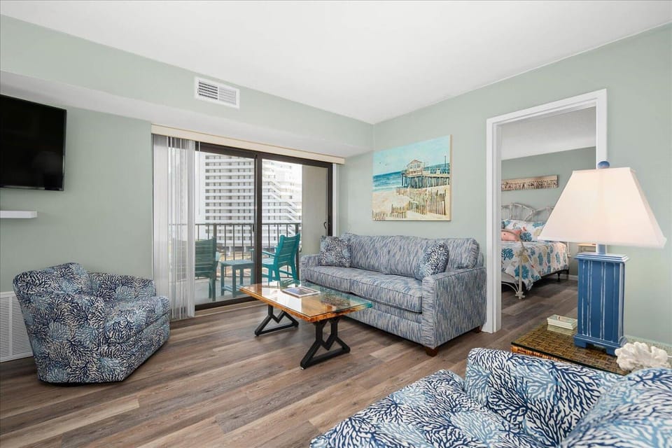 Ocean Views in this 2 Bedroom with Outdoor Pool! House in Ocean City
