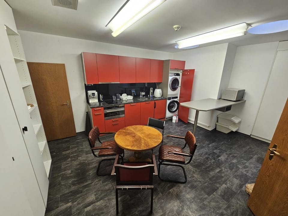 Privat Grosse Zimmer, Mars, mit gemeinsamer Küche und Bad in Altstadt Chur Vacation rental in Chur