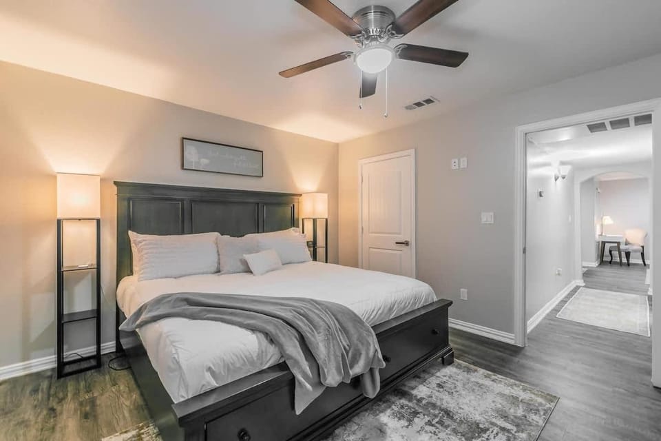 Central 3Bed2B at AT&T - Cowboy Stadium - Texas Live Apartment in Arlington