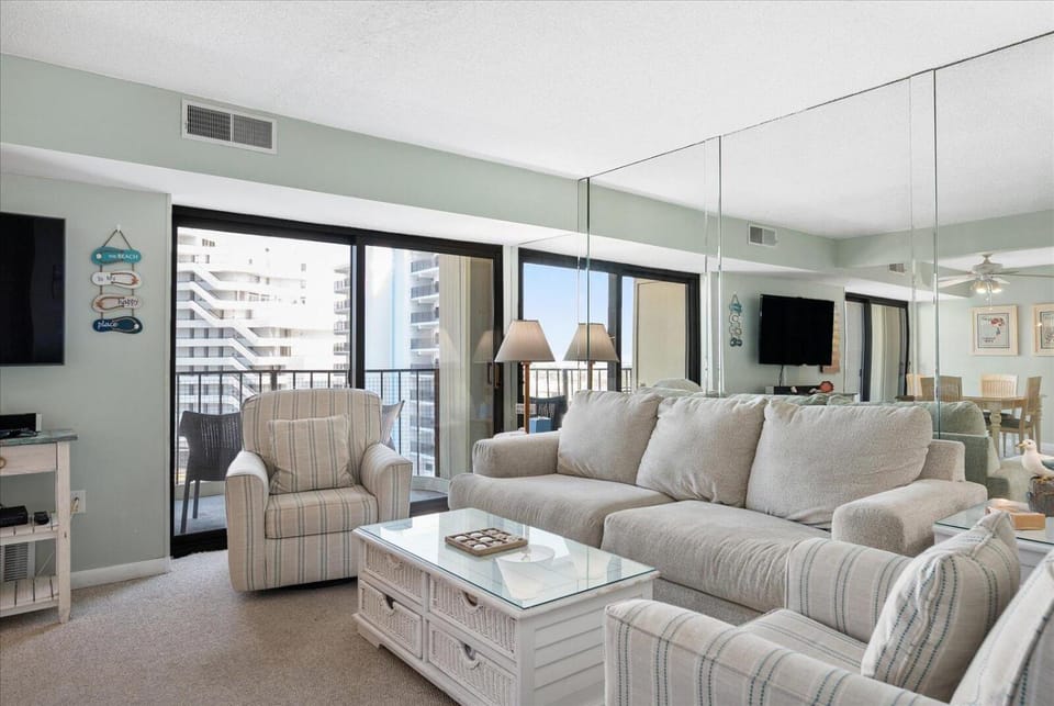 2 Bedroom with beautiful ocean view & outdoor pool! House in Ocean City