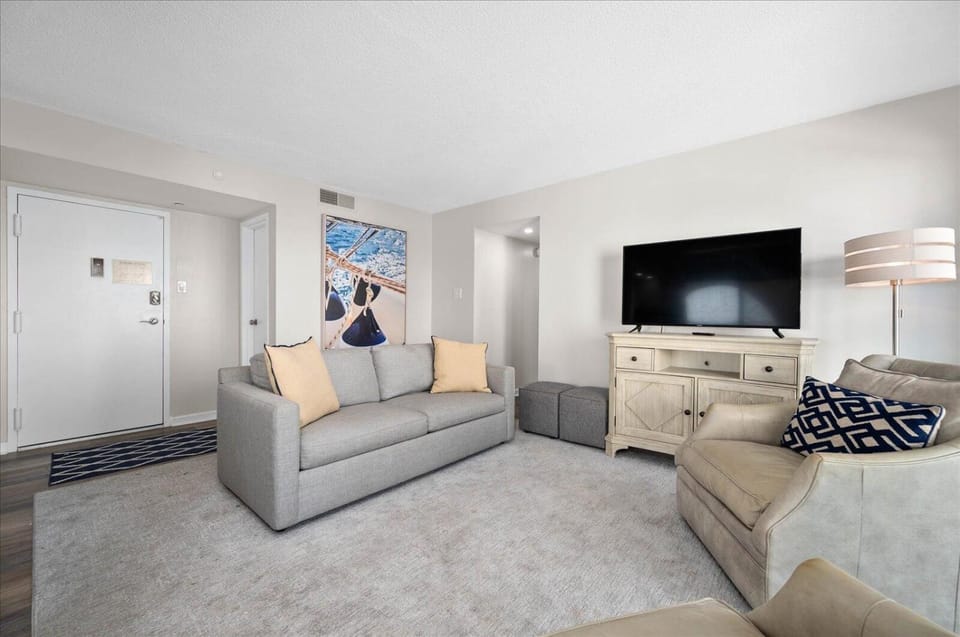 Stunning oceanfront 2 Bedroom with outdoor pool! House in Ocean City